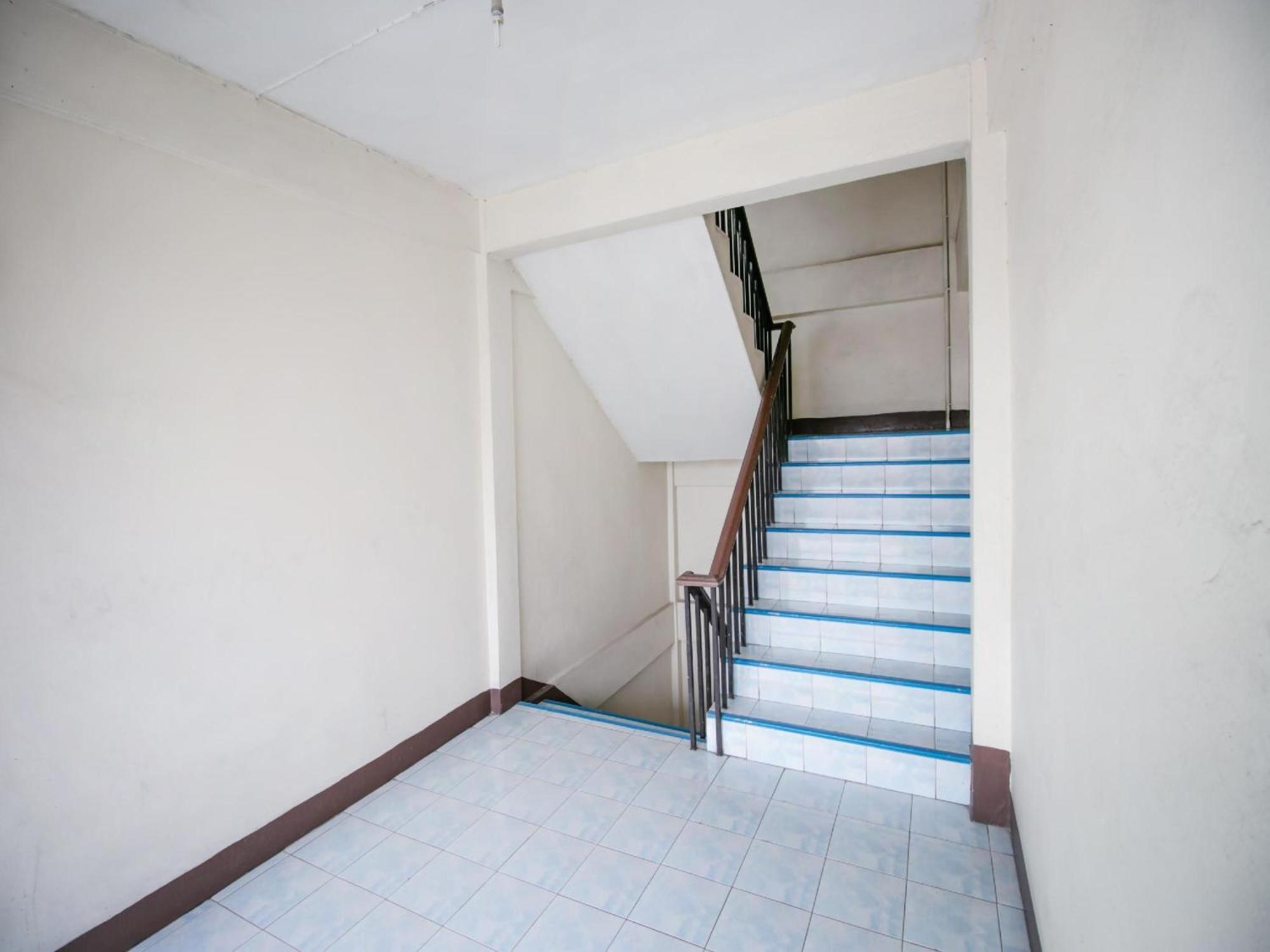 Oyo 525 Mrt Phetkasem 48-1 Place Бангкок Экстерьер фото